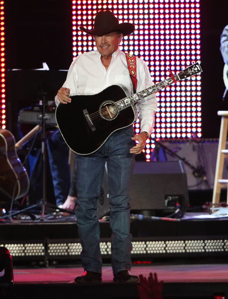 PHOTOS: George Strait, Chris Stapleton deliver country hits at Mercedes-Benz Stadium