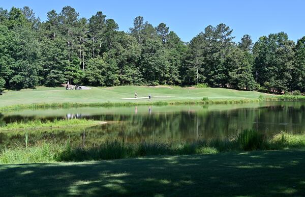 View of the 8th green at Chateau Elan Golf Club in Braselton . (Hyosub Shin / Hyosub.Shin@ajc.com)