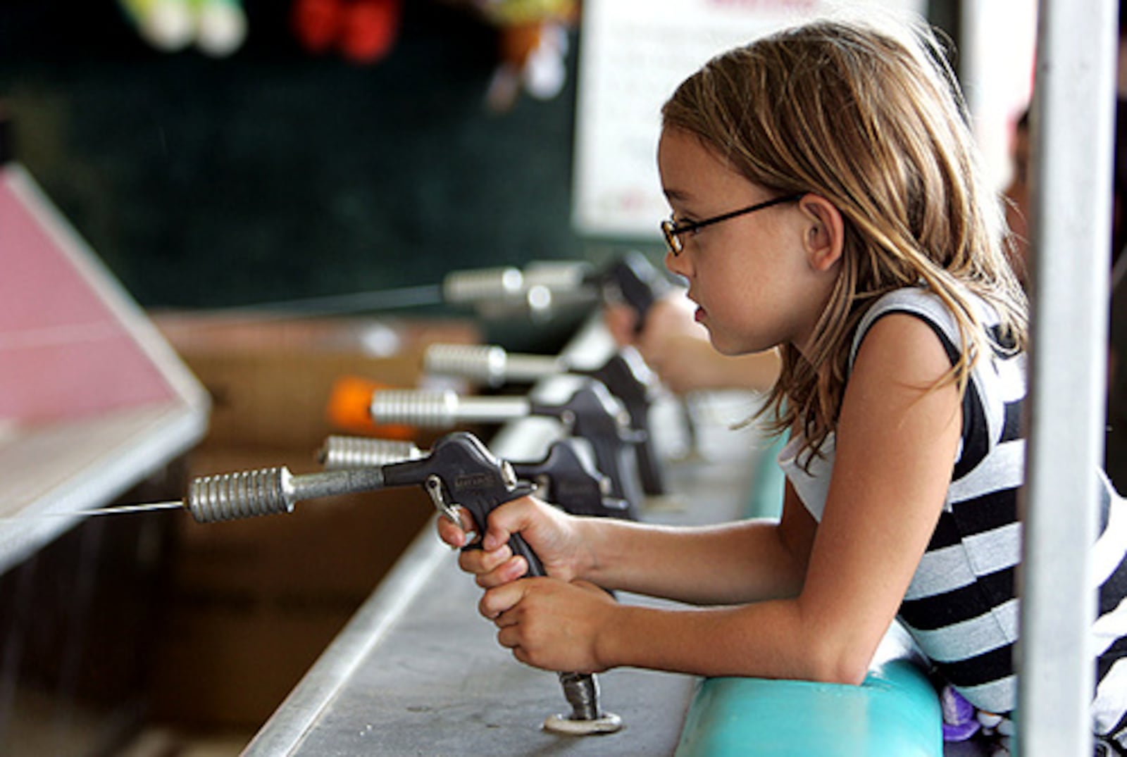 Abigal Green uses a water gun to win a prize. (Phil Skinner/AJC)