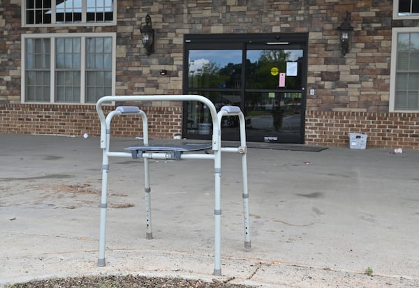 In the rush to meet the July 16 noon deadline to get out, residents at Tranquil Gardens Assisted Living & Memory Care facility in Acworth left dressers, shoes and other possessions behind. This shower chair was still in the driveway five days after the facility emptied. (Hyosub Shin / Hyosub.Shin@ajc.com)