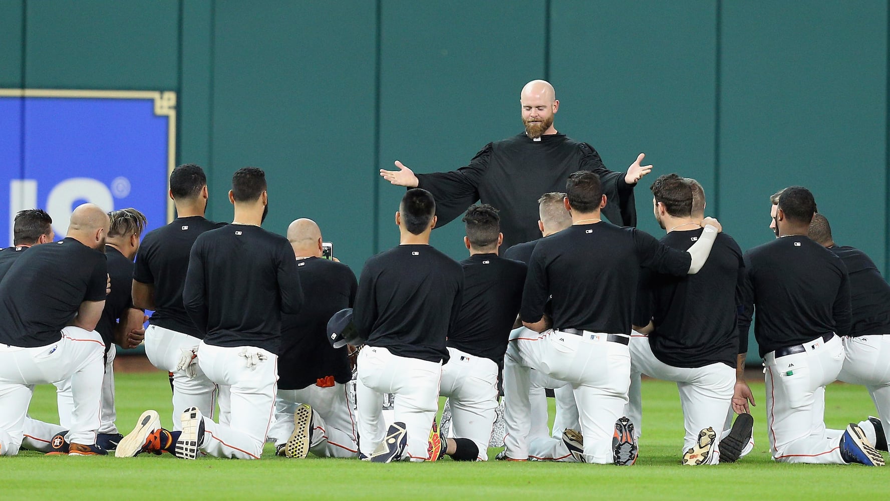 Brian McCann officiates glove funeral