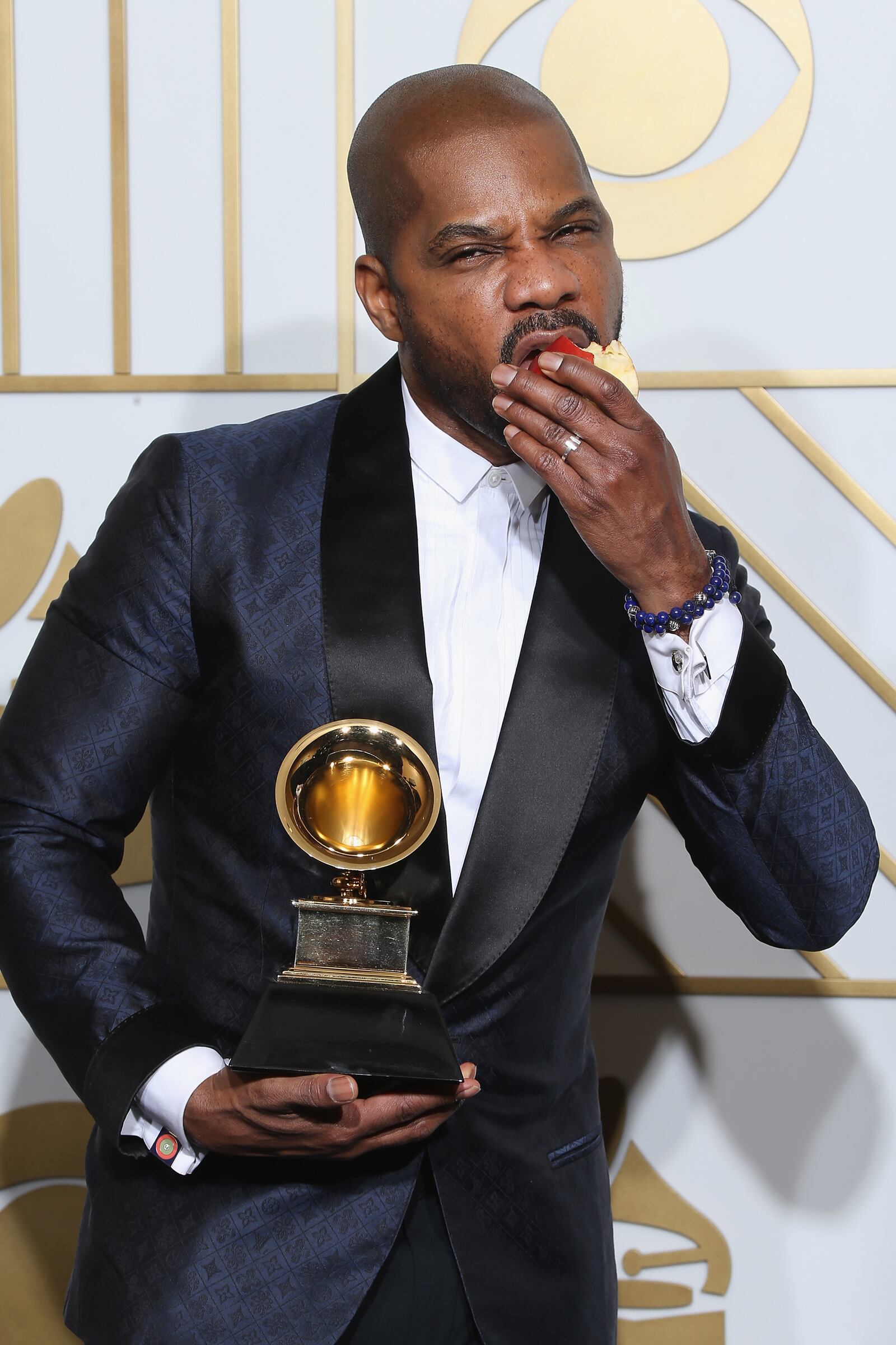 Kirk Franklin and a journalist's apple. Photo: Getty Images.