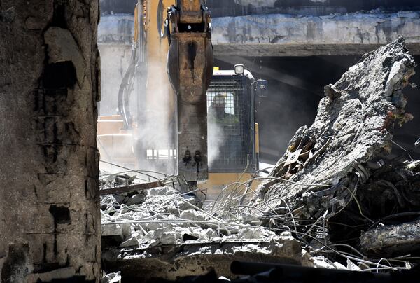 April 1, 2017 Atlanta - Crews demolish a damaged section of I-85 bridge structures on Saturday, April 1, 2017. Necessary work is continuing on the damaged sections of I-85 bridge structures. This includes demolition of the existing failed and damaged structures - which includes two 350-foot sections of interstate, one section each in both the northbound and southbound lanes, totaling approximately 700 feet - as well as all reconstruction activities. HYOSUB SHIN / HSHIN@AJC.COM