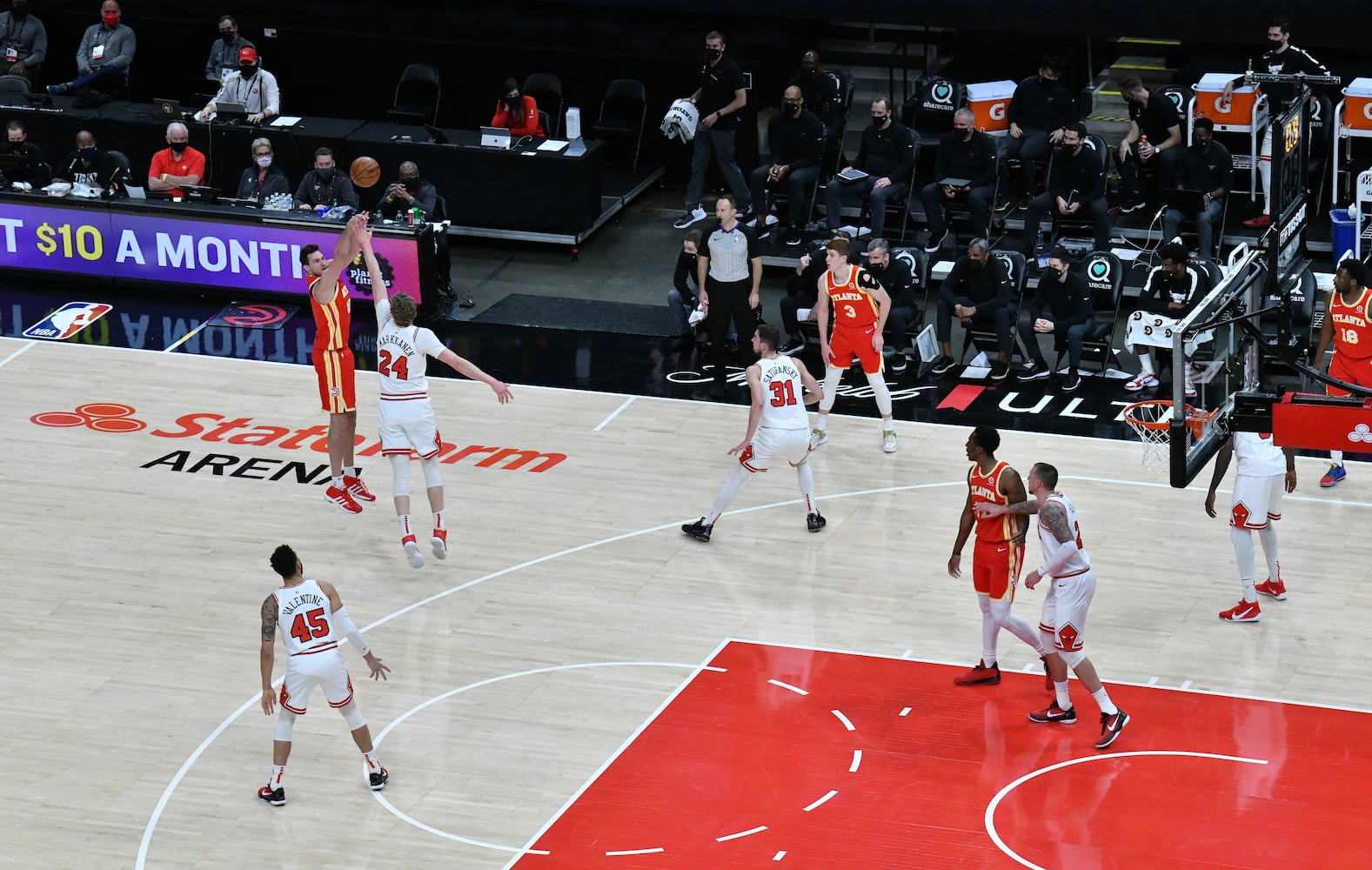 Hawks-Bulls photo