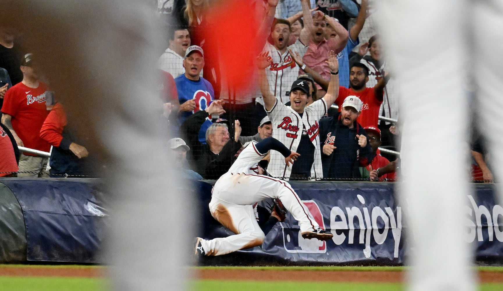 Atlanta Braves third baseman Austin Riley (27) makes a catch against the Philadelphia Phillies along the left field wall during the ninth inning of game two of the National League Division Series at Truist Park in Atlanta on Wednesday, October 12, 2022. (Hyosub Shin / Hyosub.Shin@ajc.com)