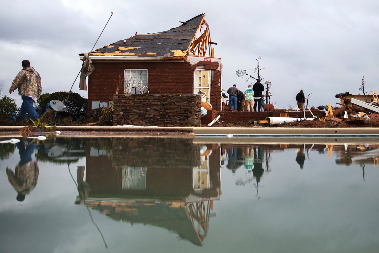 Strong storms  in Georgia cause deaths, devastation