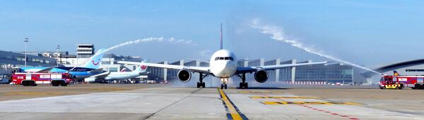 Water cannon salute. Source: Delta Air Lines.