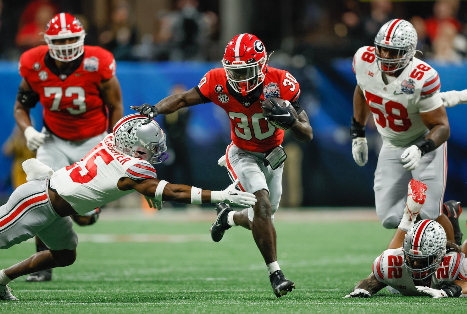 Georgia Bulldogs running back Daijun Edwards (30) runs for 18 yards during the first quarter. (Jason Getz / Jason.Getz@ajc.com)