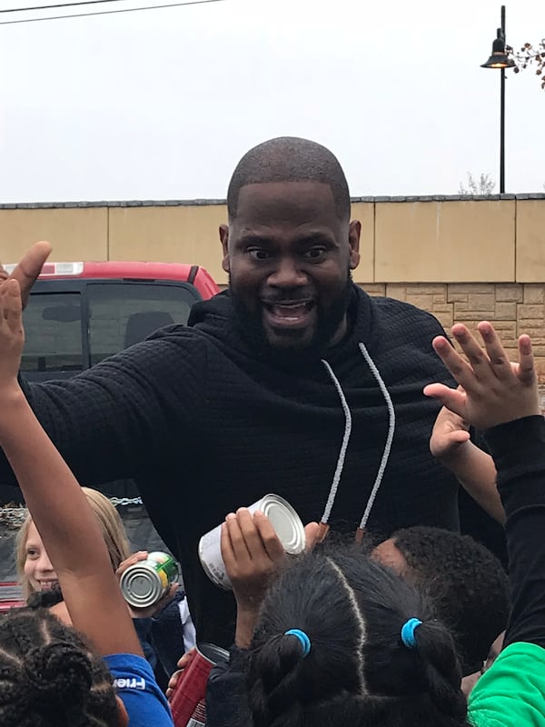 KD Bowe of Praise 102.5 at the Canathon. CREDIT: Rodney Ho/rho@ajc.com