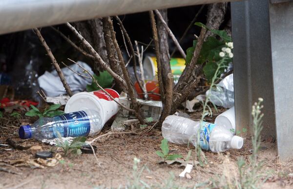 Trash along the Boulevard exit ramp off I-20 in Atlanta. BITA HONARVAR / AJC 2009 file photo