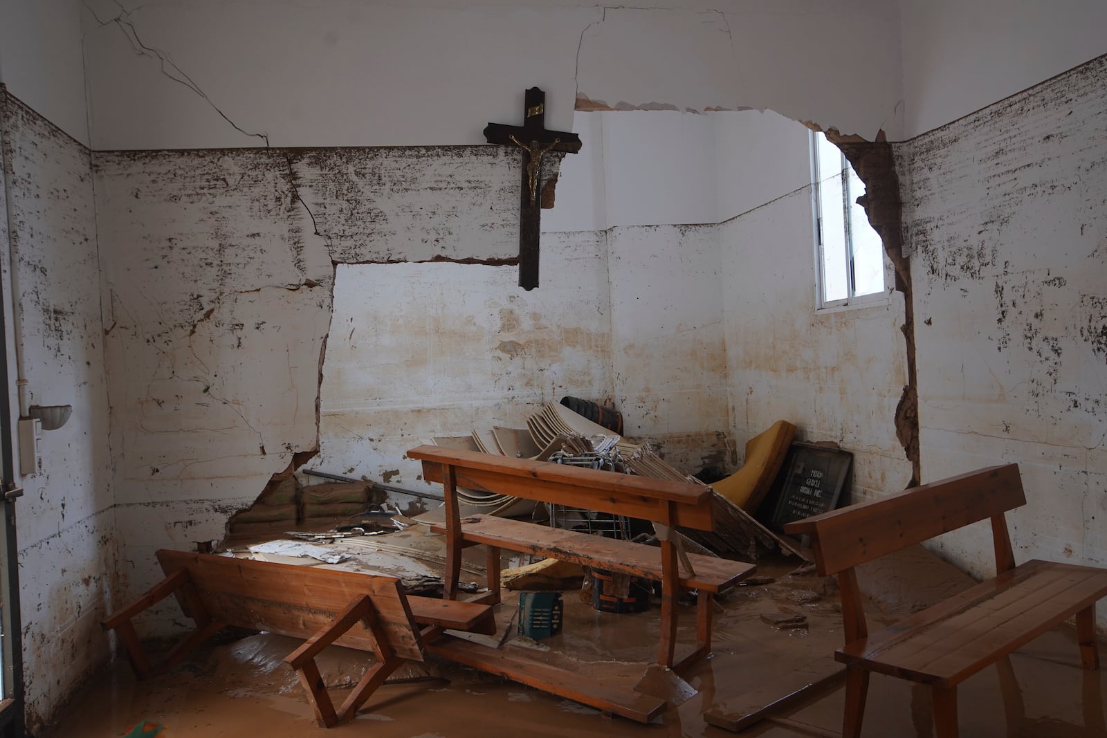 Damage is seen inside a cemetery on the outskirts of Valencia, Spain, Friday, Nov. 1, 2024 after flooding. (AP Photo/Alberto Saiz)