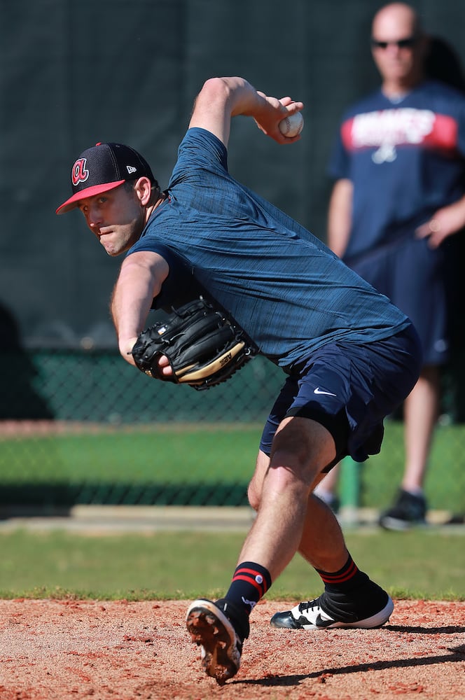 Photos: Pitchers and catchers report to Braves spring training