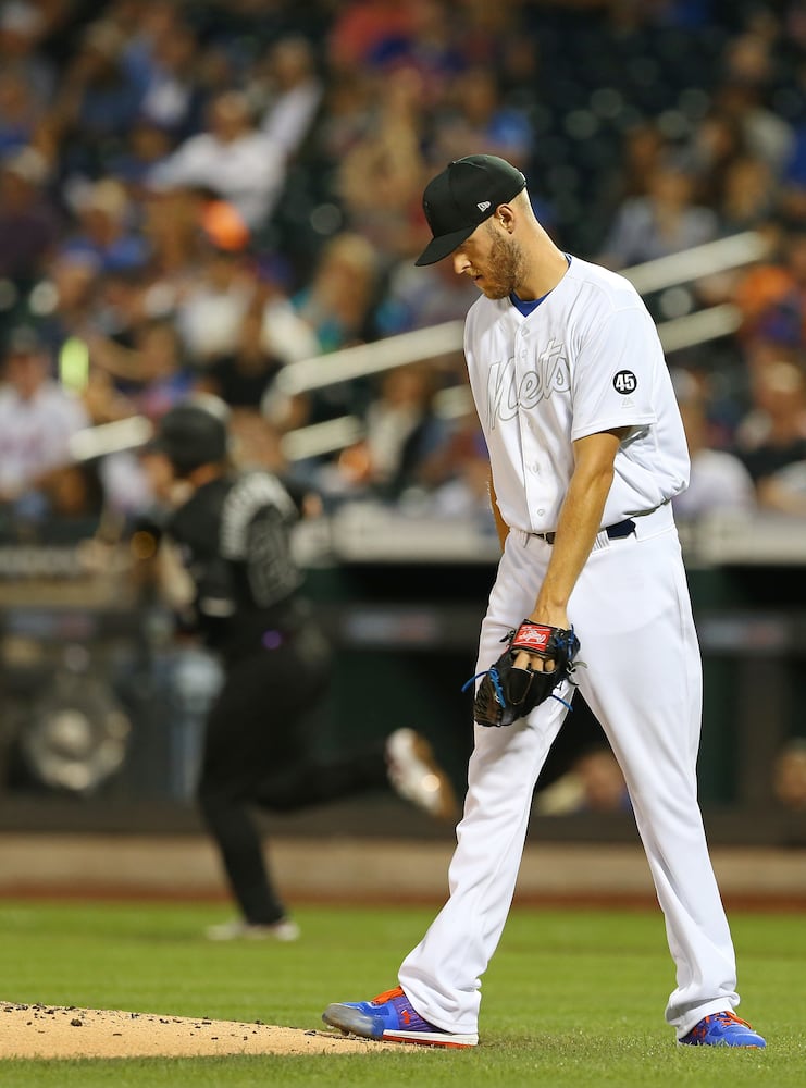 Photos: Braves have winning look in black uniforms