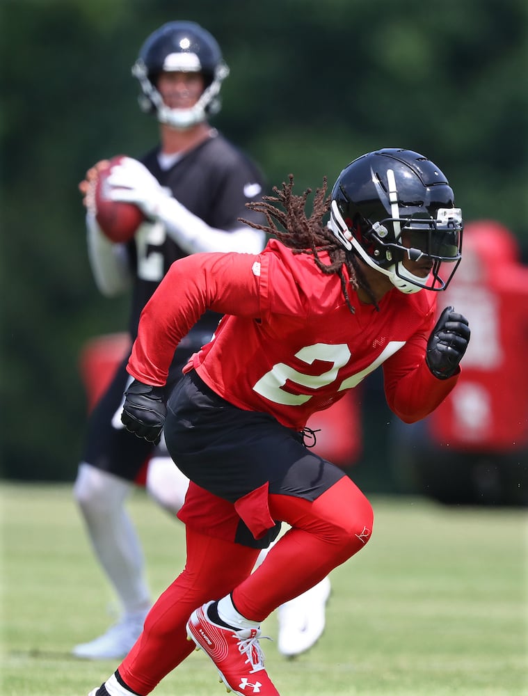 Photos: Devonta Freeman back on field for Falcons’ OTA workouts