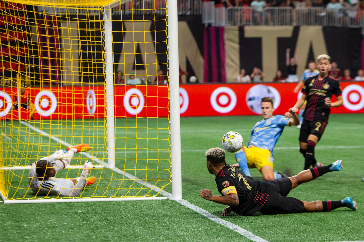 Philadelphia Union goalie Andre Blake blocks Josef Martínez's shot on goal on Saturday, September 17, 2022, at Mercedes Benz Stadium in Atlanta.  Atlanta United tied the Philadelphia Union 0-0. CHRISTINA MATACOTTA FOR THE ATLANTA JOURNAL-CONSTITUTION.