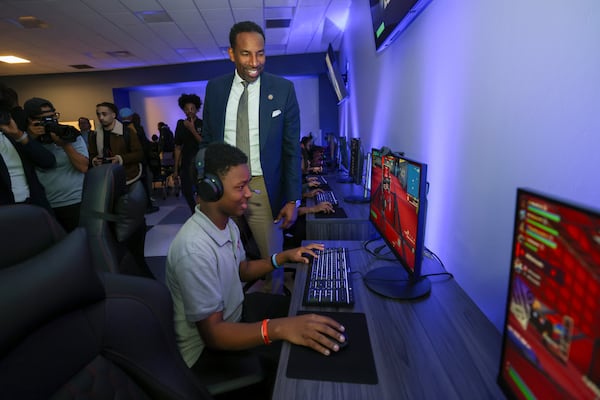 Atlanta Mayor Andre Dickens chats with Kevin Willingham, 14, as he plays the video game Fortnite during the grand opening of the MLK E Sports Lab at the Martin Luther King Jr. Recreation and Aquatic Center on Wednesday, Jan. 15, 2025, in Atlanta. (Jason Getz/AJC)