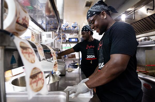 Quinten Burson prepares an order at Jaybee's Tenders in Decatur, GA on Thursday, July 25, 2024. (Seeger Gray / AJC)