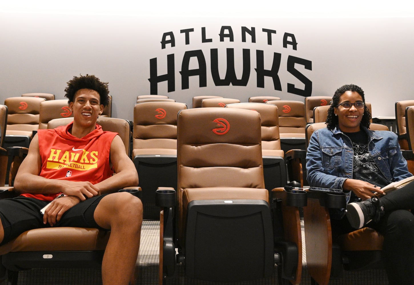 Lauren Williams watches Hawks preseason game With Jalen Johnson