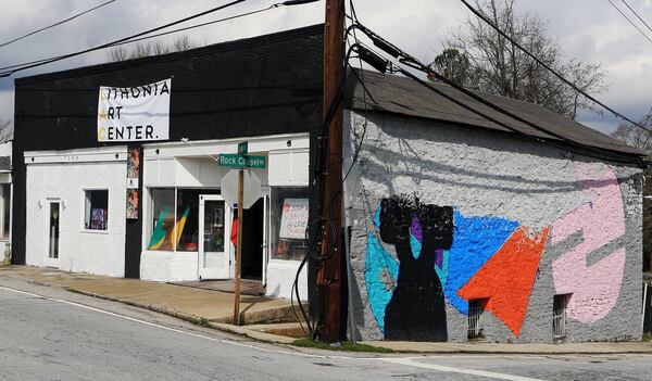 The mural outside of the Lithonia Art Center. (Christina Matacotta for The Atlanta Journal-Constitution).