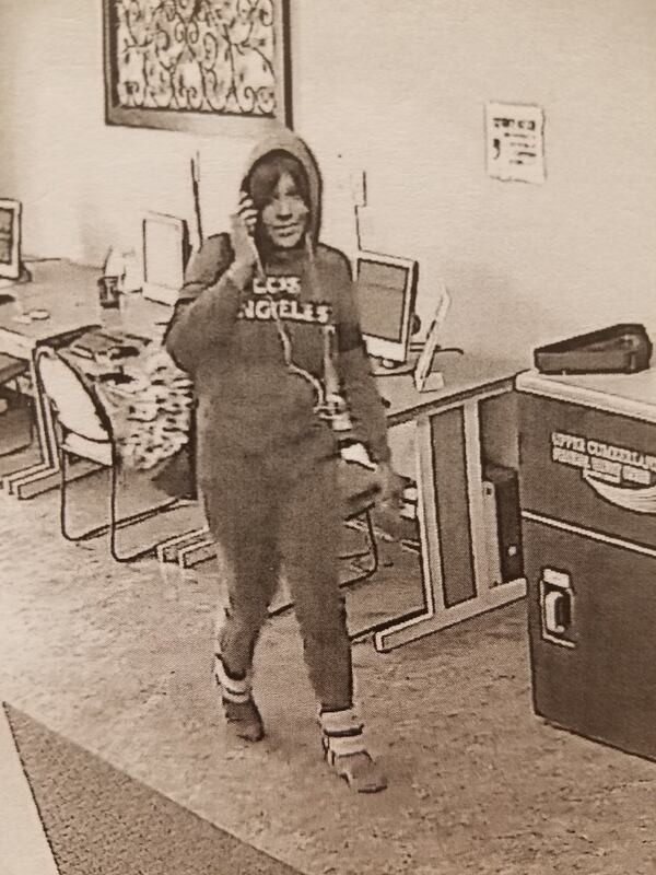 A woman believed by the FBI to be Nilsa Marie Urena during a robbery at a Tennessee credit union. (Credit: FBI)