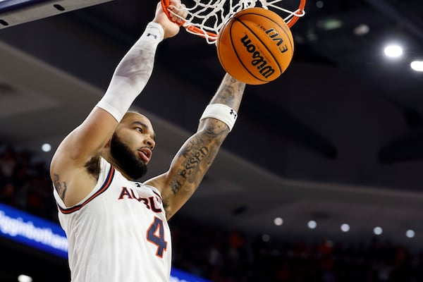 Auburn forward Johni Broome dunks during the second half of an NCAA college basketball game against Alabama, Saturday, March 8, 2025, in Auburn, Ala. (AP Photo/Butch Dill)