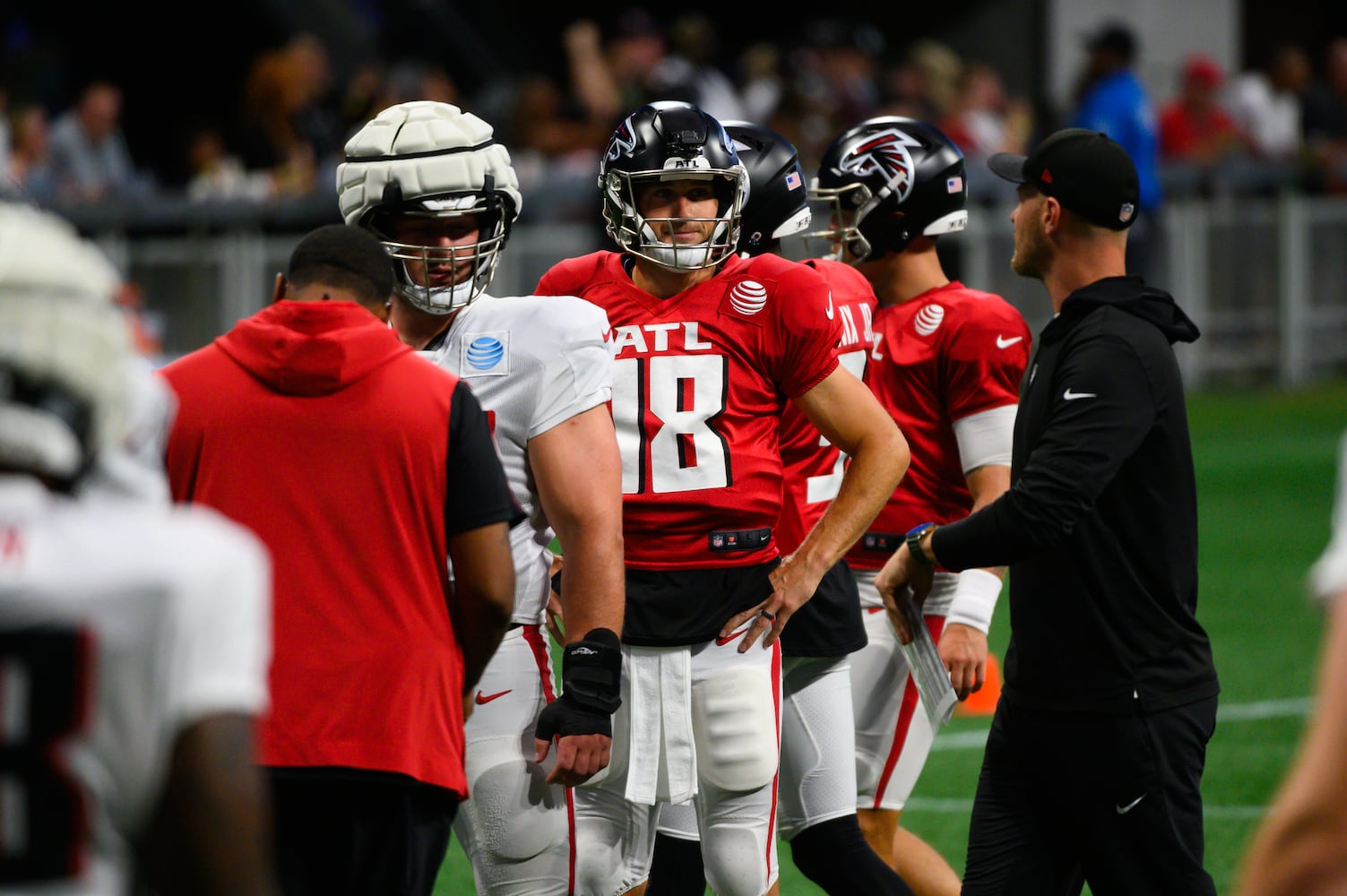 Atlanta Falcons quarterback, Kirk Cousins, talks to coach TJ Yates during practice at Mercedes Benz Stadium in Atlanta, GA on August 2, 2024. (Jamie Spaar for the Atlanta Journal Constitution)