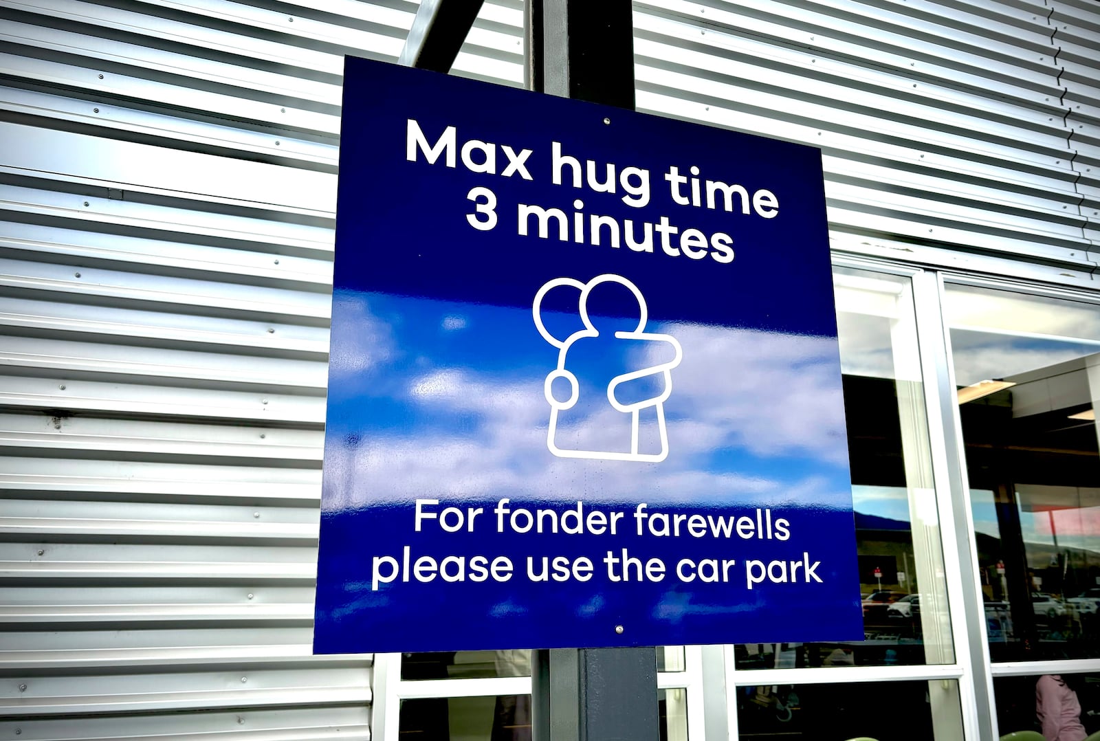 A sign informing time limits for visitors to the passenger drop-off area outside Dunedin Airport in Momona, New Zealand, Oct. 8, 2024. Travelers wanting to embrace for longer can relocate to the parking lot. (Sarah Soper/Dunedin Airport via AP)