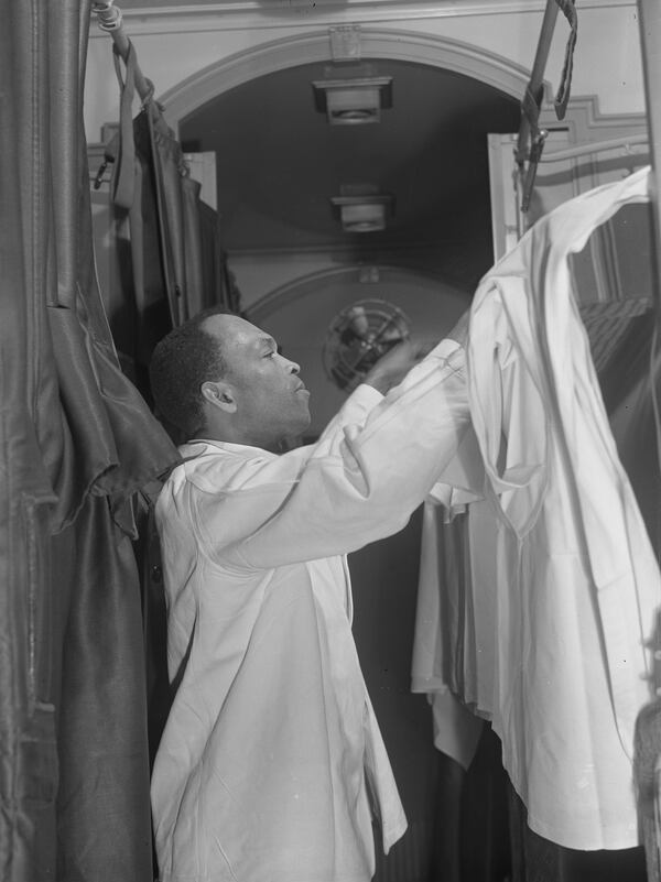 A Pullman porter makes up an upper berth aboard the "Capitol Limited" bound for Chicago, in this photo by Jack Delano from March 1942. (Library of Congress)