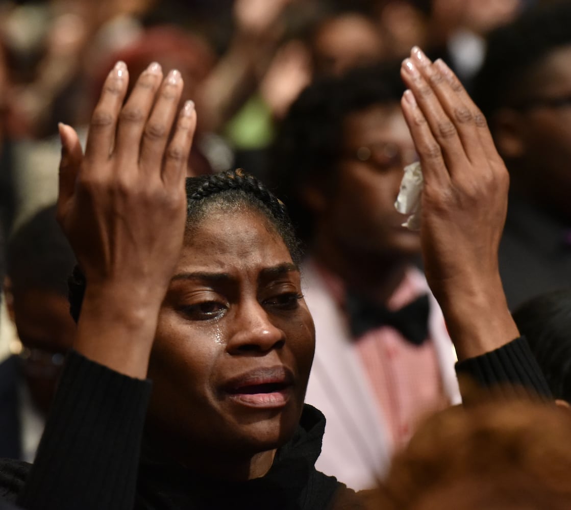 Mourners gather for Bishop Eddie Long's funeral service