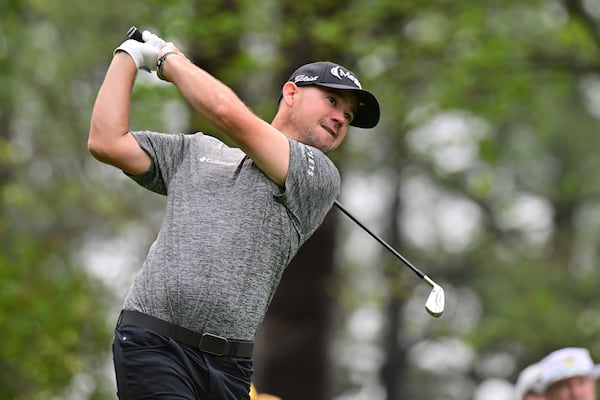 Brian Harman tees off on the fourth hole during the first round of the 2022 Masters. Harman is scheduled to play in the U.S. Open. (Hyosub Shin / Hyosub.Shin@ajc.com)