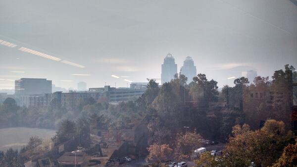 A smoky haze lingers over Dunwoody on Thursday. BRIAN O’SHEA / BRIAN.OSHEA@AJC.COM