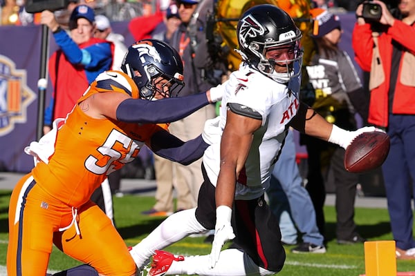 Atlanta Falcons running back Bijan Robinson (7) runs against Denver Broncos linebacker Cody Barton (55) during the first half of an NFL football game, Sunday, Nov. 17, 2024, in Denver. (AP Photo/David Zalubowski)