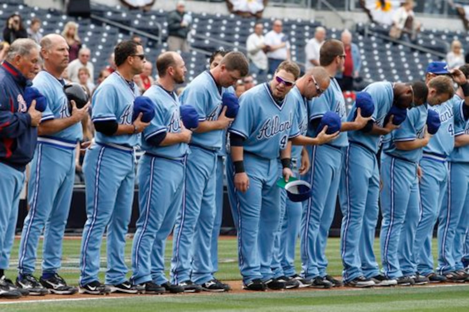 Braves wear throwback uniforms