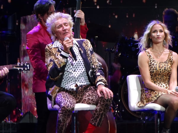 Rod Stewart during his acoustic set near the end of his nearly two-hour show at Ameris Bank Amphitheatre in Alpharetta, GA August 31, 2022. RODNEY HO/rho@ajc.com