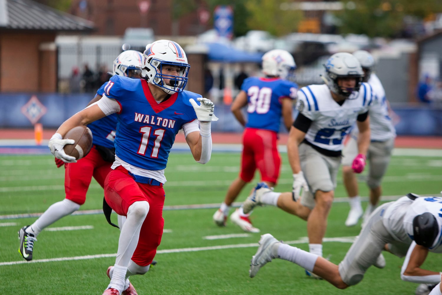 Matthew Traynor of Walton runs the ball. CHRISTINA MATACOTTA FOR THE ATLANTA JOURNAL-CONSTITUTION.