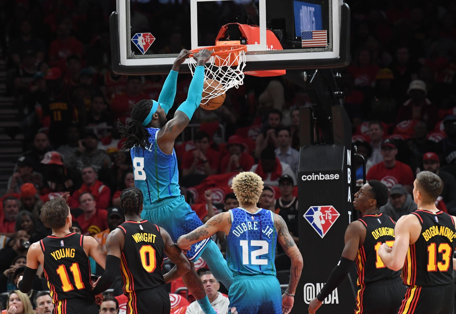 Hawks-Hornets playoff photo