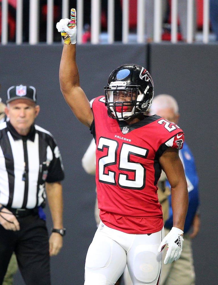 Photos: Falcons hold off Buccaneers for much-needed win