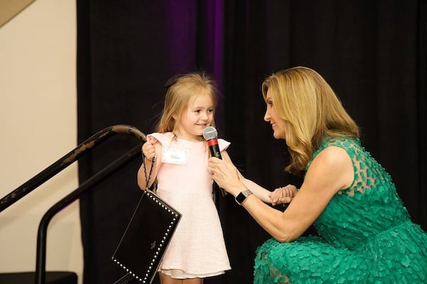 Chloe Eifrid (left) from Jefferson and Handbag Handbag Hullabaloo emcee Cheryl Preheim. Eifrid, 4, stays at the Ronald McDonald House near Egleston hospital when she receives treatment for Avoidant Restrictive Food Intake Disorder. (Photo by Daniyal Tahir/Courtesy of Ronald McDonald House Charities Atlanta)