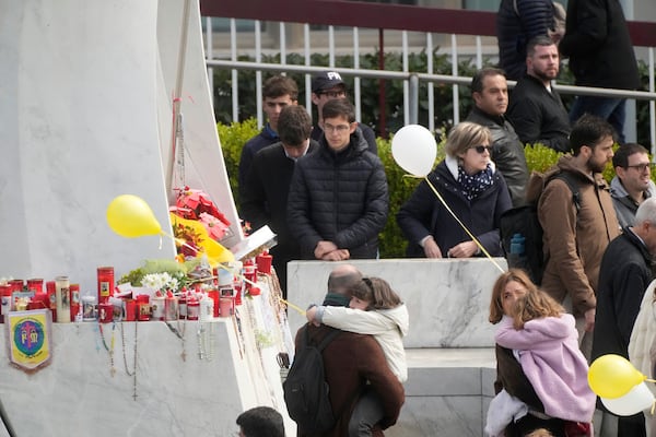 Faithful pray for Pope Francis outside the Agostino Gemelli polyclinic in Rome, Sunday, March 16, 2025. (AP Photo/Gregorio Borgia)