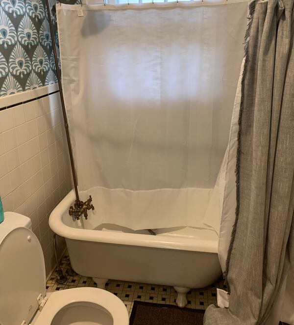 A photo of Felicia Feaster's bathroom prior to renovation. Courtesy of Felicia Feaster