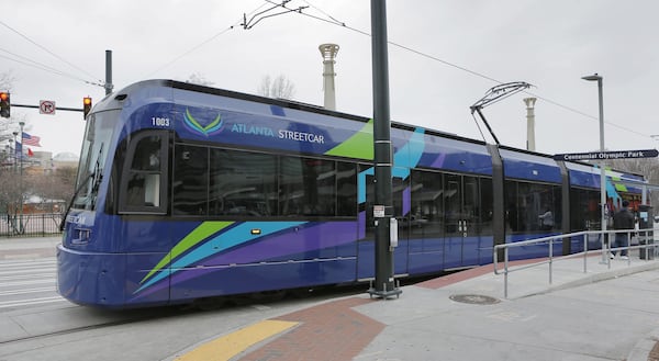 The Atlanta streetcar approaches its stop at Centennial Park. (BOB ANDRES /BANDRES@AJC.COM)