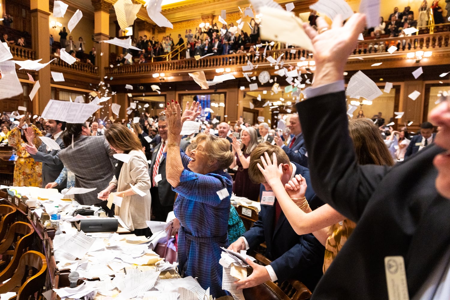 Georgia lawmakers enter the frenetic final day
