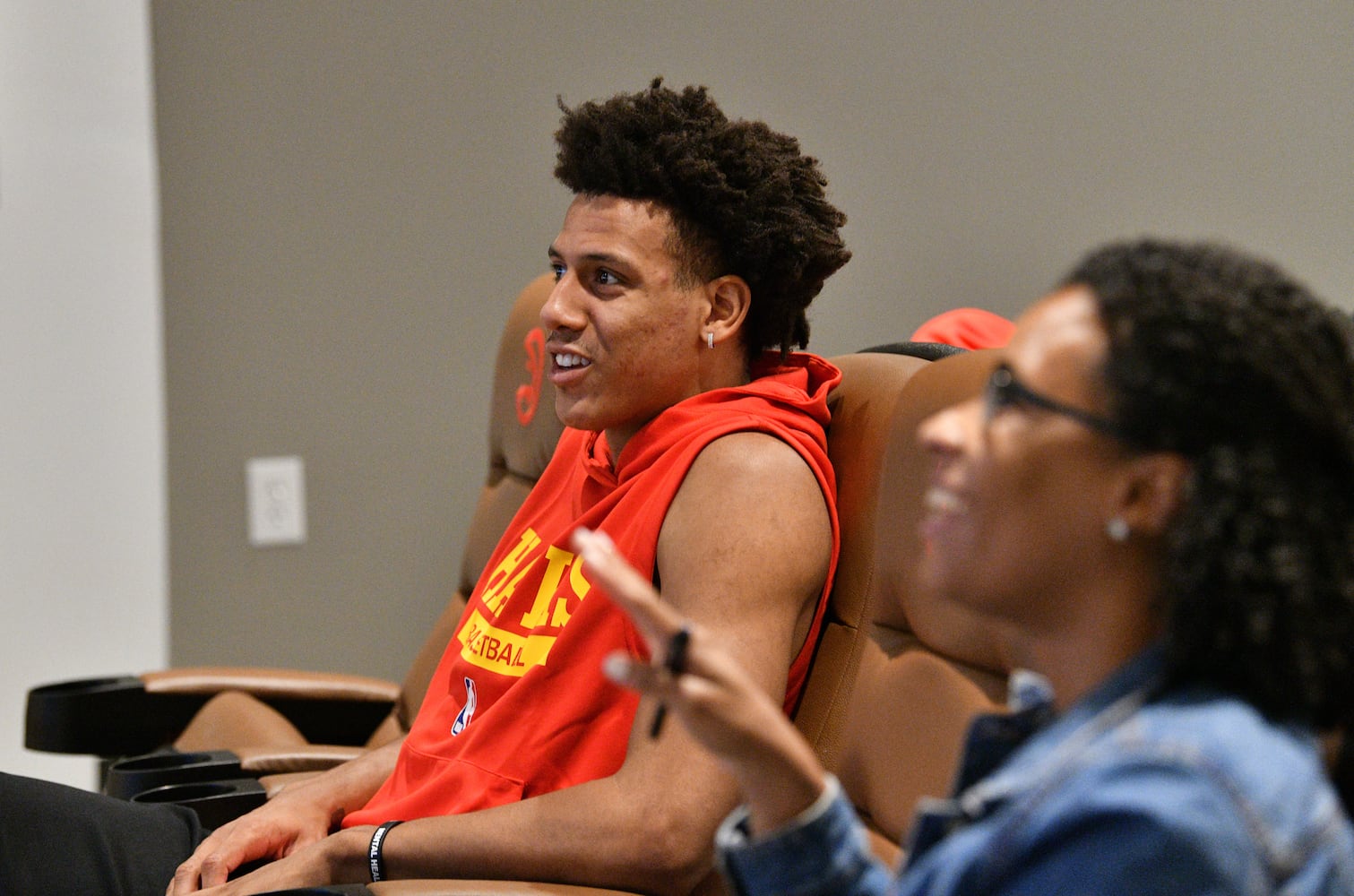 Lauren Williams watches Hawks preseason game With Jalen Johnson