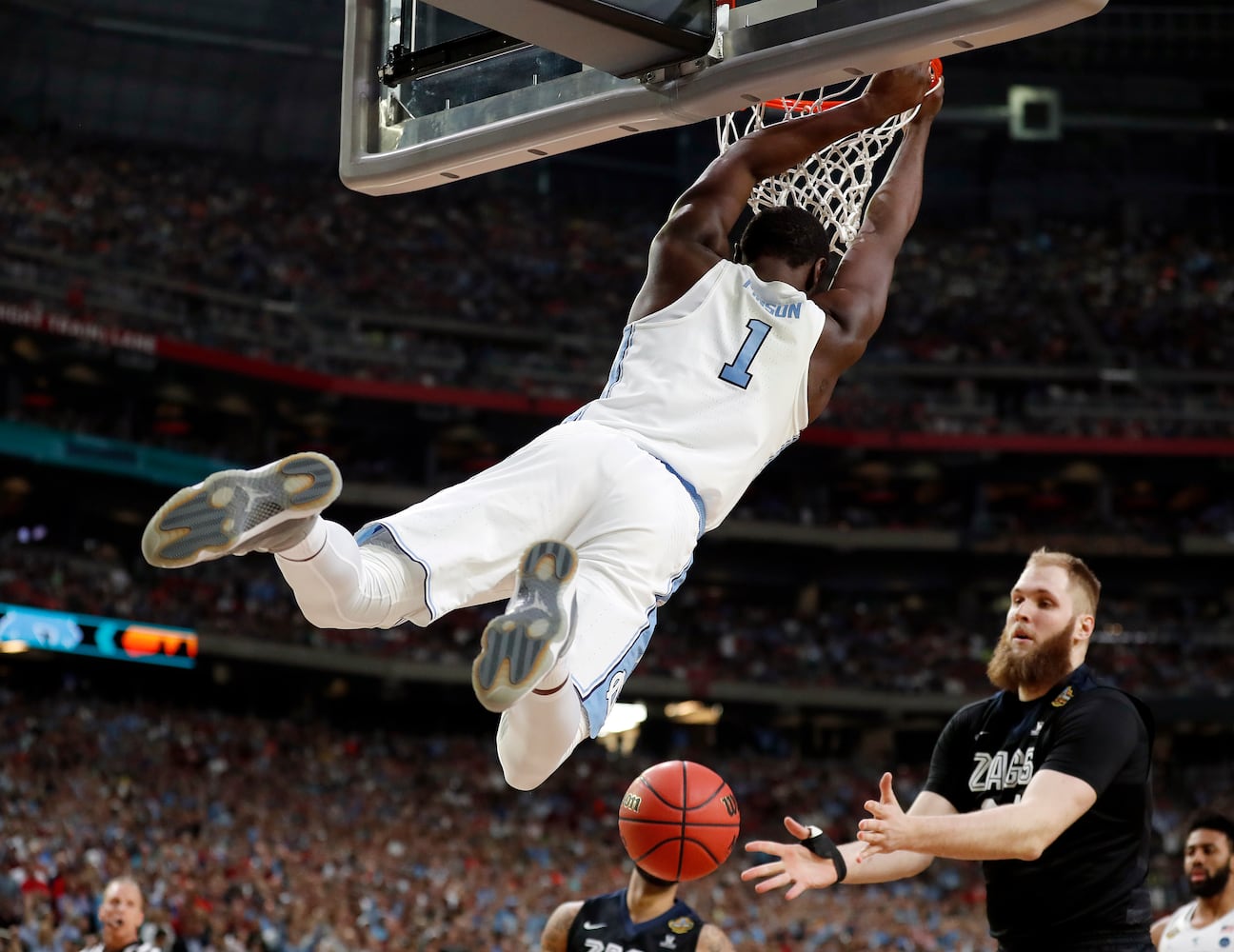 Tar Heels top Bulldogs 71-65