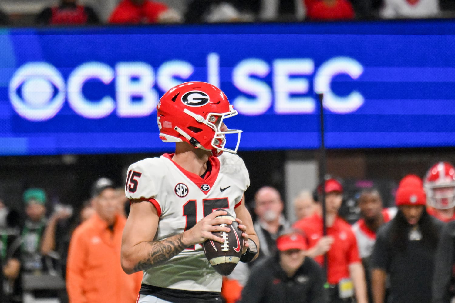 Georgia Bulldogs quarterback Carson Beck (15) throws against the Alabama Crimson Tide during the second half of the SEC Championship football game at the Mercedes-Benz Stadium in Atlanta, on Saturday, December 2, 2023. (Hyosub Shin / Hyosub.Shin@ajc.com)