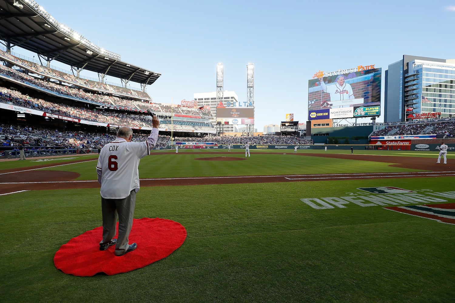 Photos: Bobby Cox attended Braves’ home opener Monday