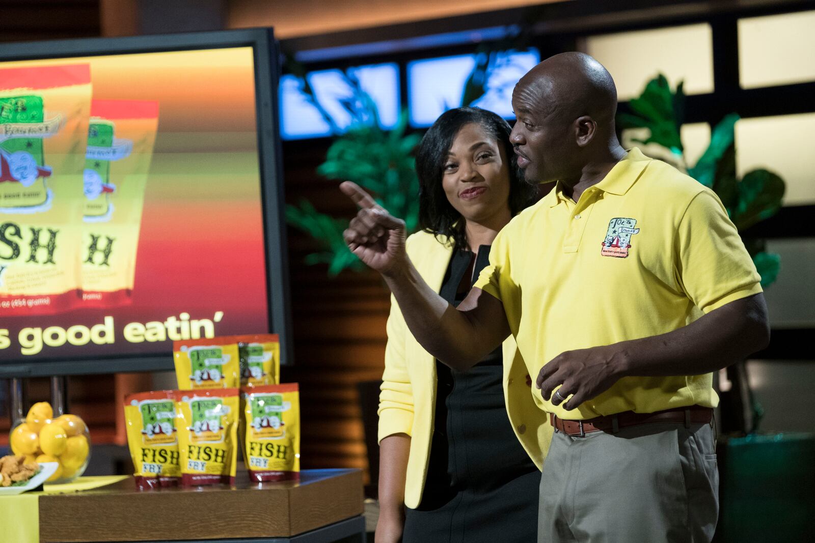  SHARK TANK - "Episode 908" - Husband and wife entrepreneurs Maranda and Joe Dowell from Atlanta introduce the Sharks to their famous seafood breading mix business on "Shark Tank." SUNDAY, JAN. 14 (9:00-10:00 p.m. EST), on The ABC Television Network. (ABC/Eddy Chen)