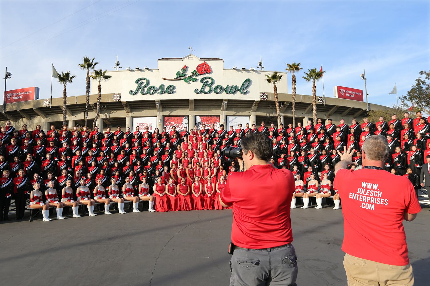 Photos: The scene at the Rose Bowl as Georgia, Oklahoma game nears