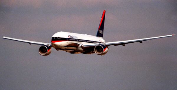 In March 1999, Delta's first new Boeing 777 jumbo jet arrives at Hartsfield Airport from Seattle, marking a milestone in aviation development.