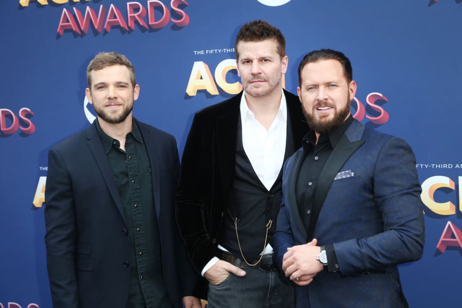 2018 acm awards red carpet